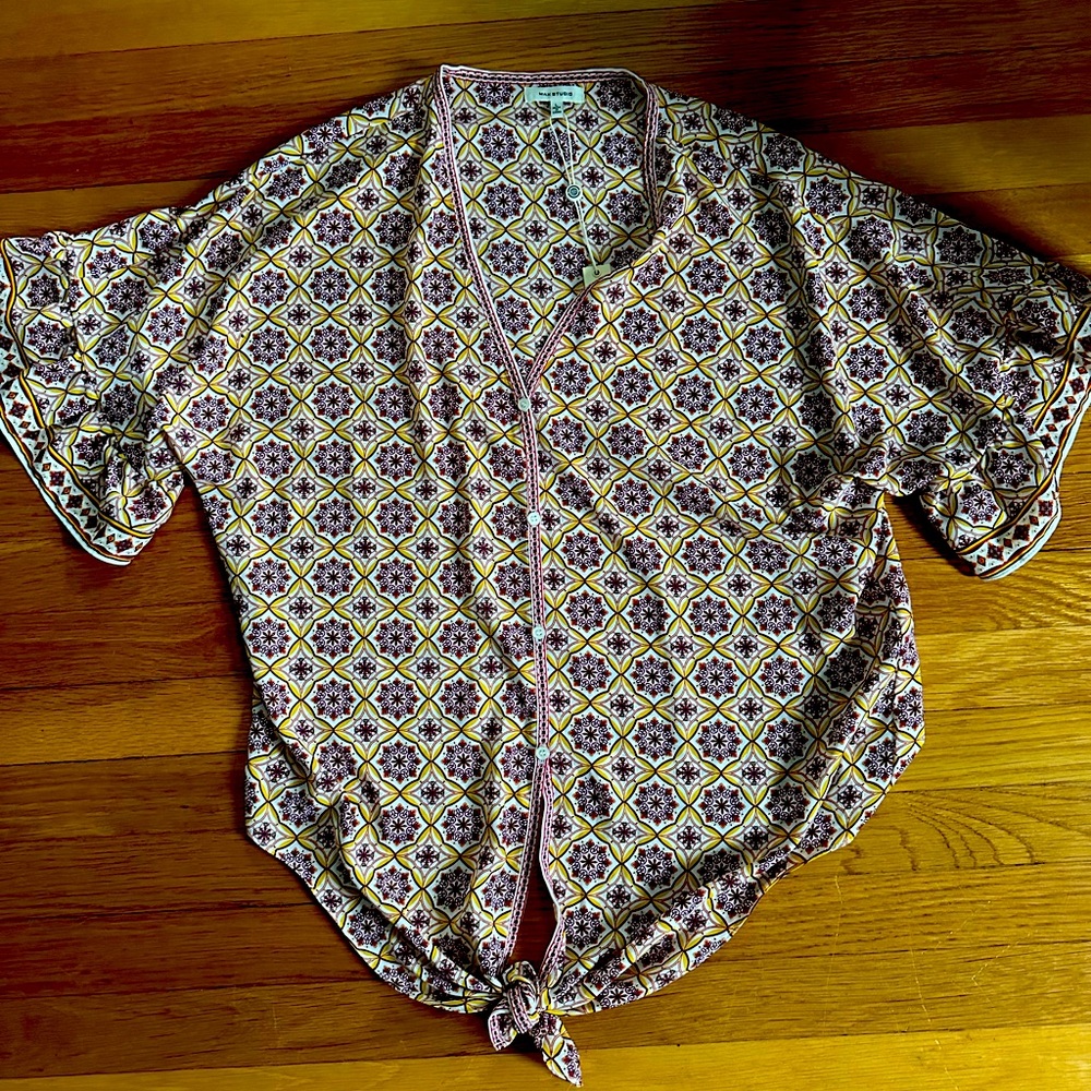 Pattern Max Studio ruffle sleeve shirt.